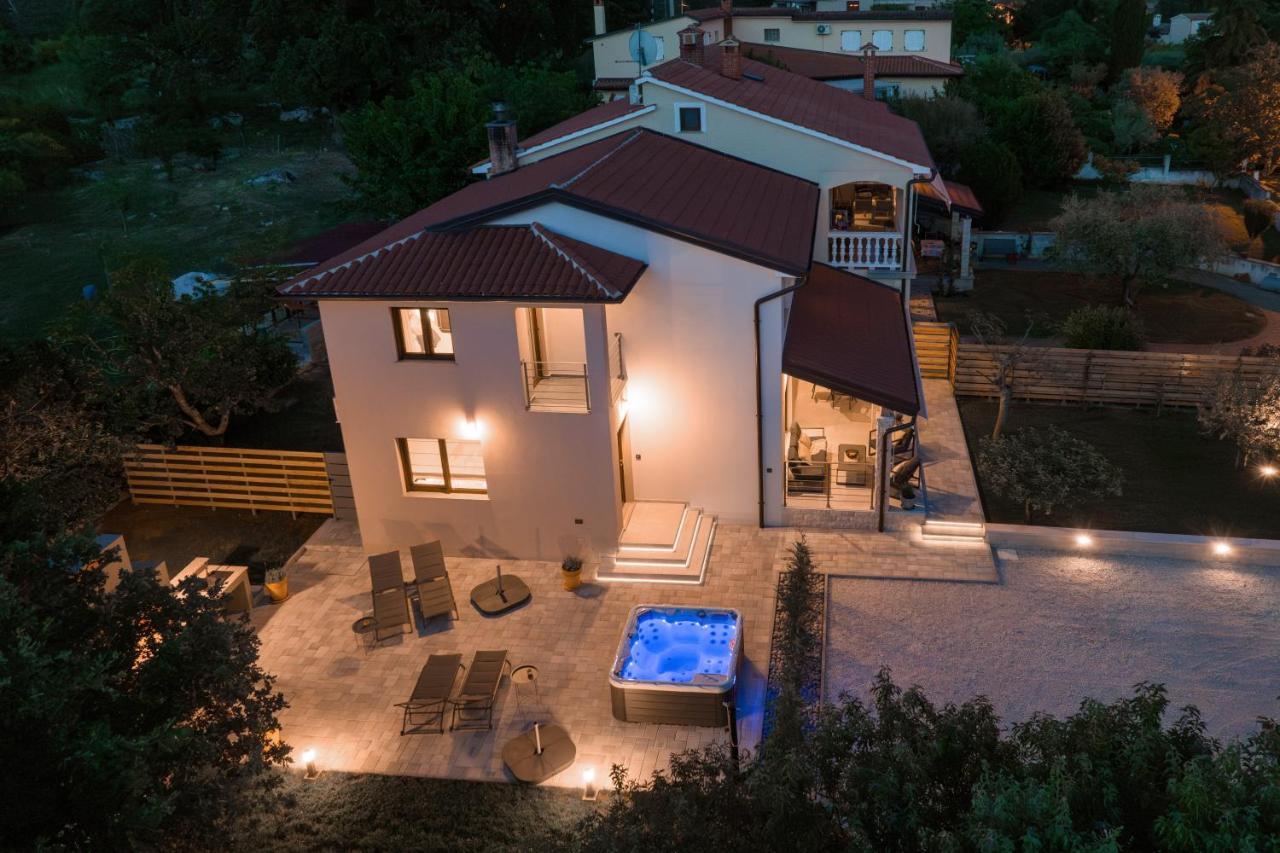 Casa Pinia With Outdoor Jacuzzi Villa *